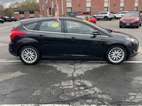 Used 2014 Ford Focus Titanium Hatchback FWD image 3