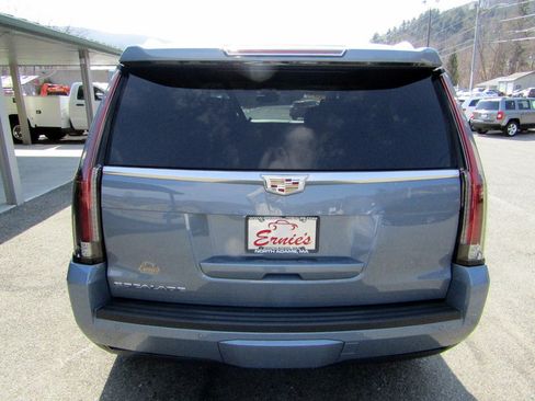 Used 2016 Cadillac Escalade Luxury image 4