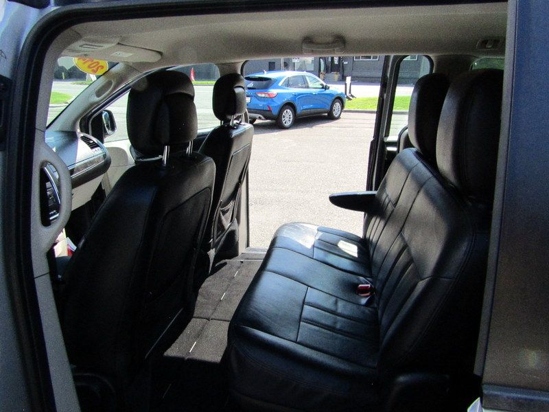 Used 2014 Dodge Grand Caravan American Value Package FWD image 19