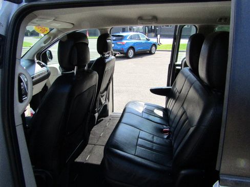 Used 2014 Dodge Grand Caravan American Value Package FWD image 19