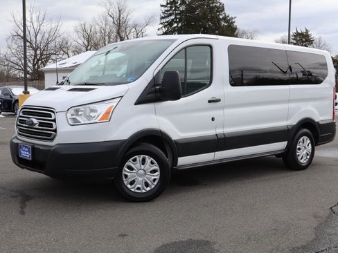 Used 2015 Ford Transit 150 XLT image 2