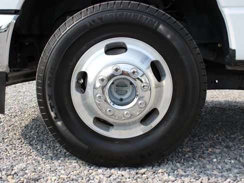 Used 2024 Ford F350 4x4 Crew Cab DRW Super Duty image 13