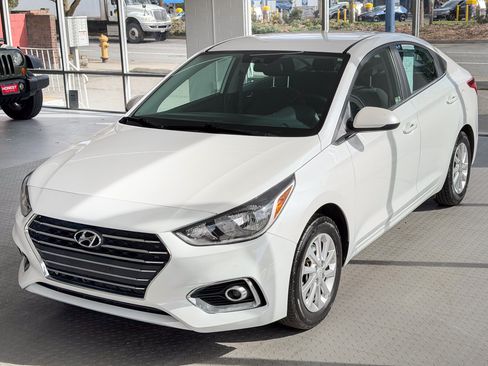 Used 2022 Hyundai Accent SEL image 3