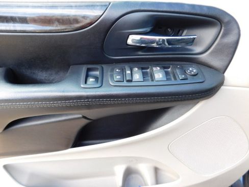 Used 2014 Dodge Grand Caravan SE image 12