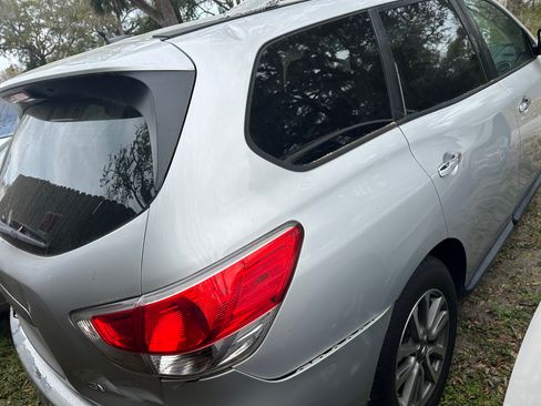 Used 2013 Nissan Pathfinder SV image 3