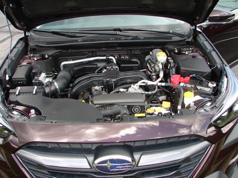Used 2025 Subaru Outback Limited AWD/4WD image 2