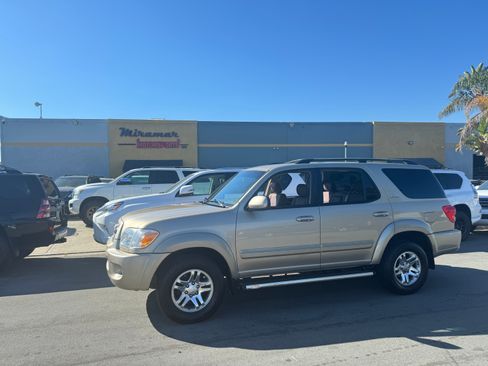 Used 2005 Toyota Sequoia SR5 image 1