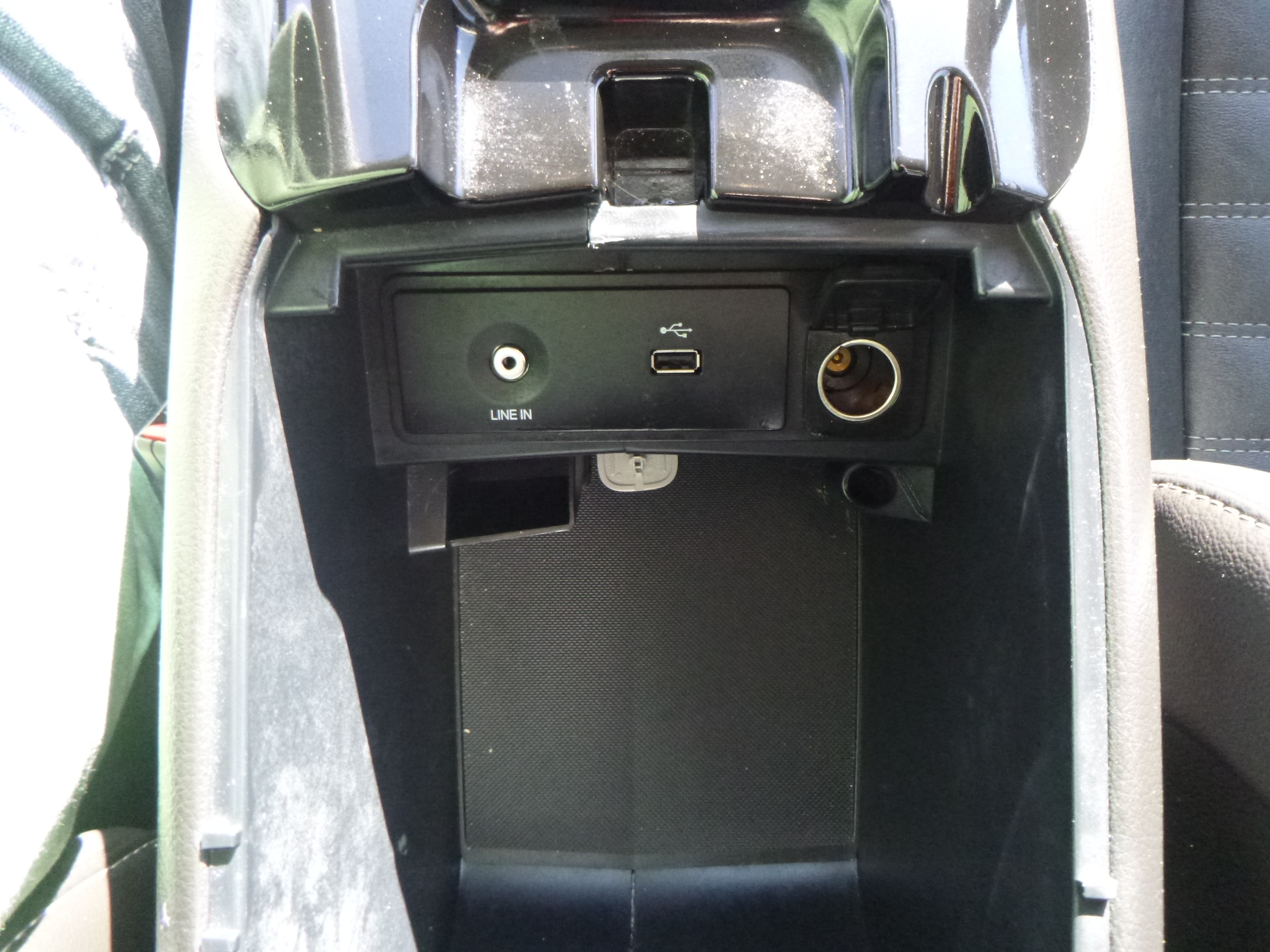 Used 2014 Ford Fusion SE FWD image 25