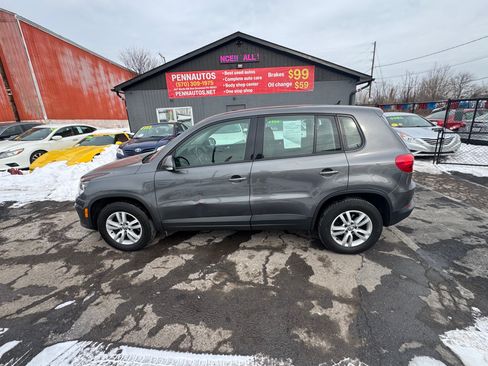 Used 2017 Volkswagen Tiguan S image 8