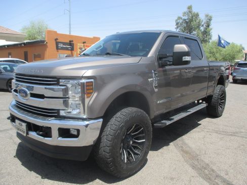Used 2018 Ford F350 4x4 Crew Cab Super Duty image 2