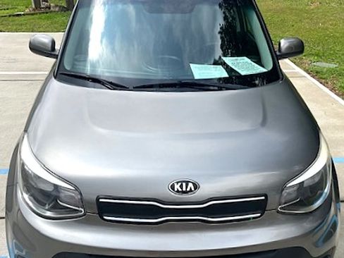 Used 2018 Kia Soul + image 12