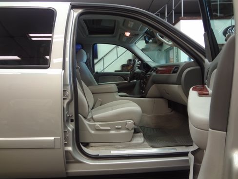 Used 2008 Chevrolet Avalanche LT image 19
