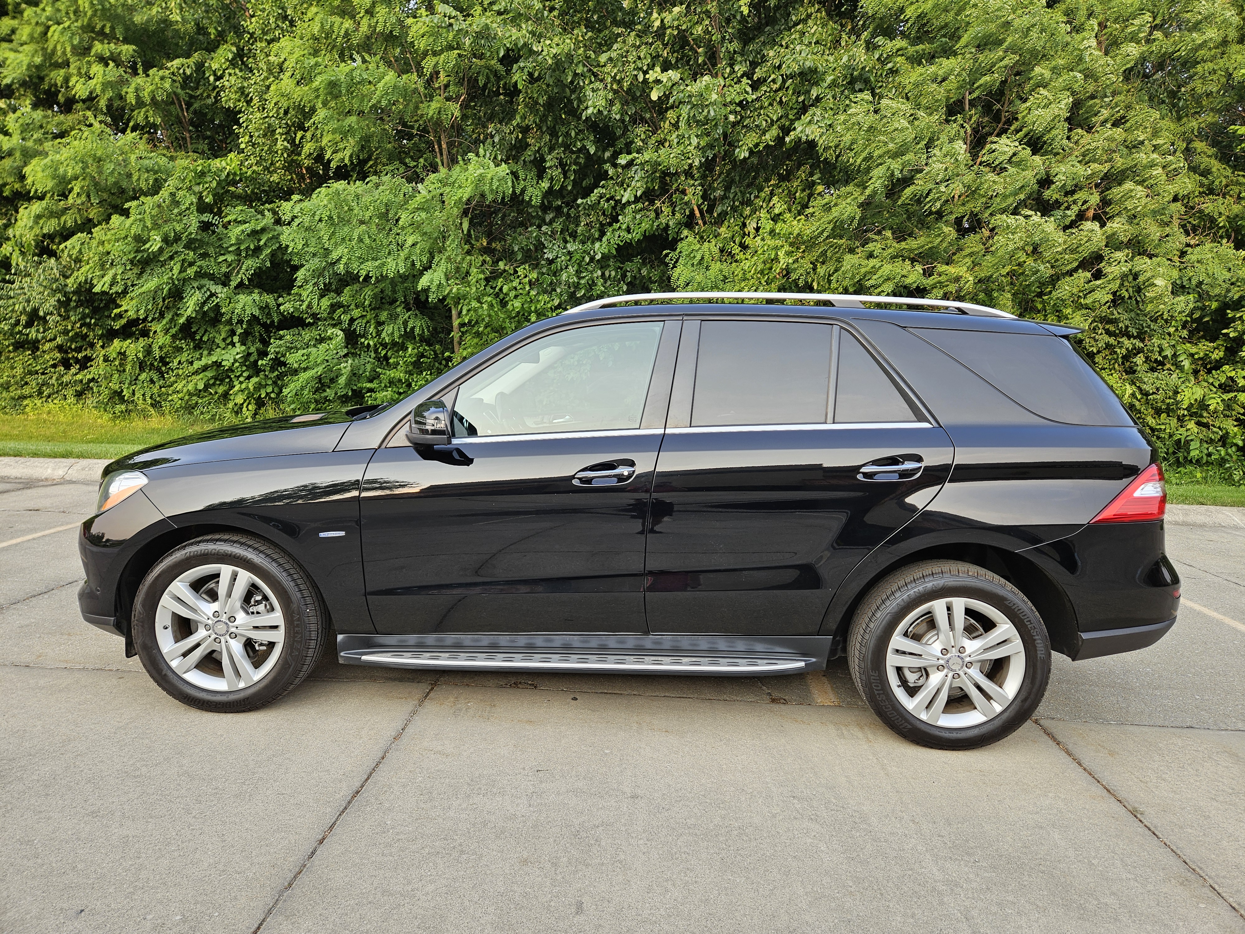 Used 2012 Mercedes-Benz ML 350 BlueTEC 4MATIC image 2