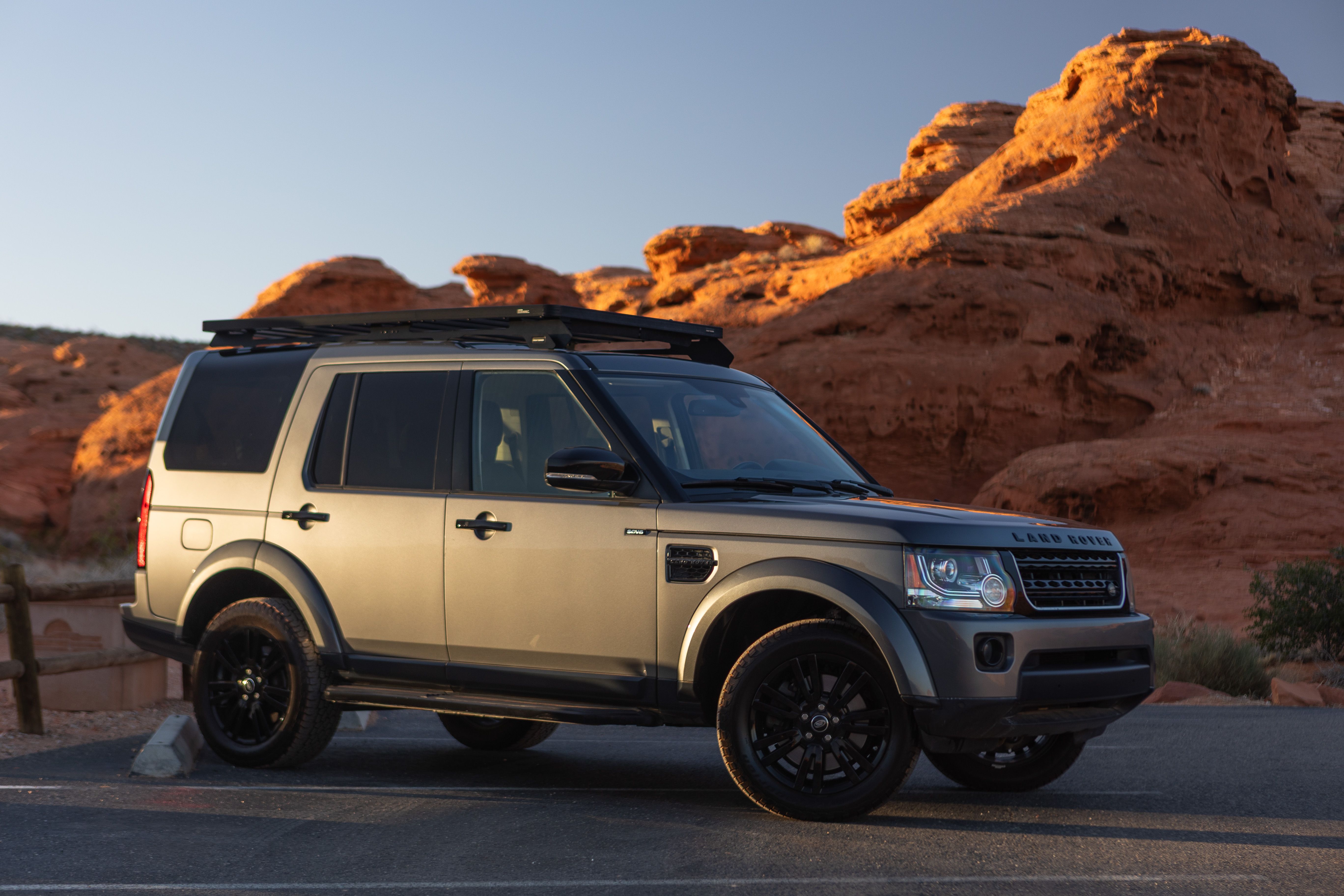 Used 2016 Land Rover LR4 HSE AWD/4WD image 23