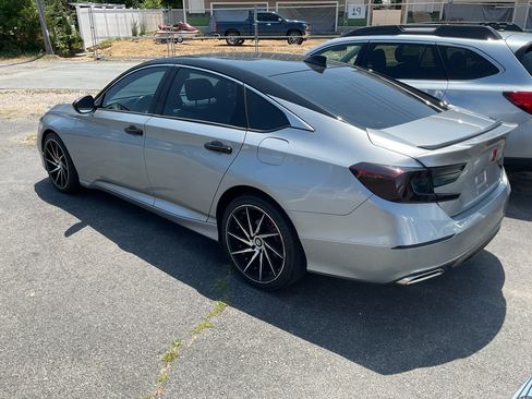 Used 2018 Honda Accord Sport image 2