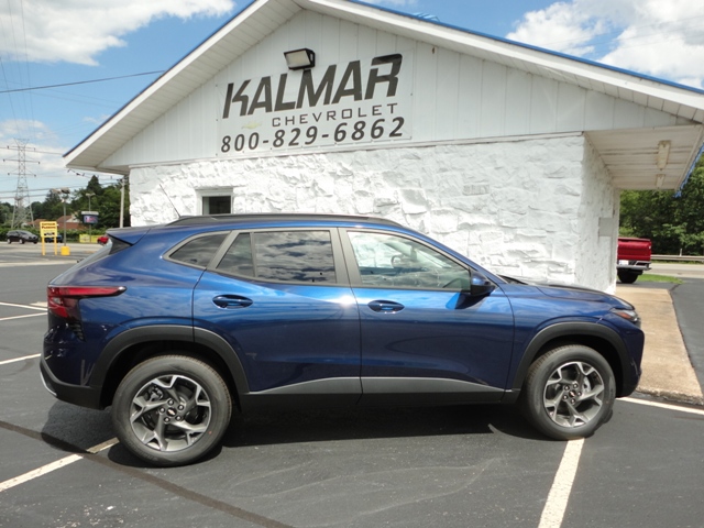 Used 2024 Chevrolet Trax LT FWD image 1
