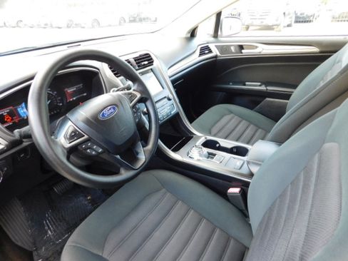 Used 2018 Ford Fusion SE image 9