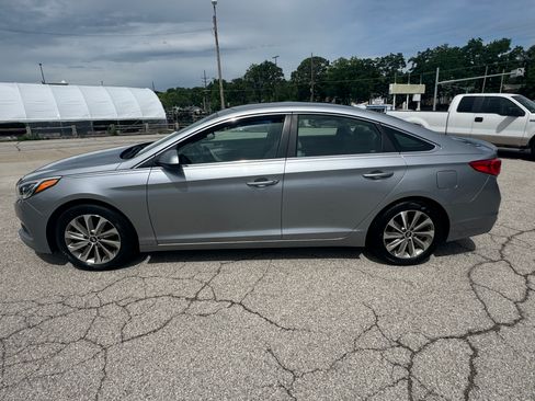 Used 2015 Hyundai Sonata SE FWD image 2