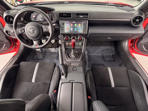 Used 2022 Toyota GR86 Premium image 8