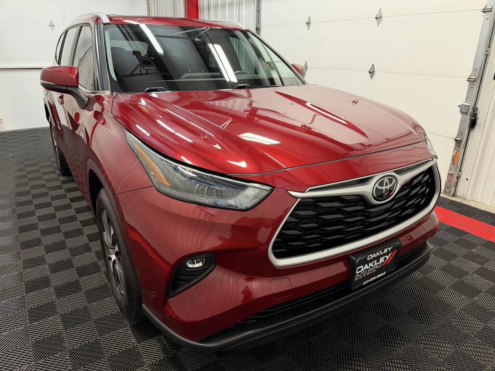 Used 2023 Toyota Highlander XLE FWD image 6