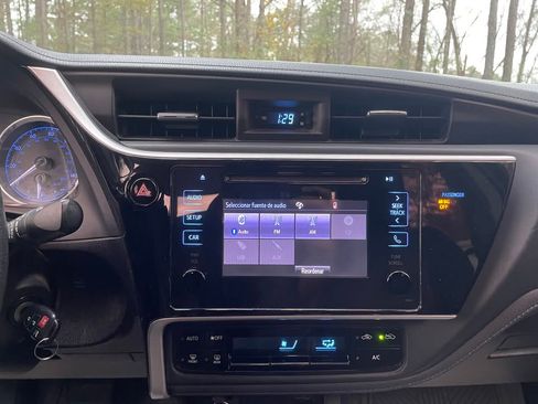 Used 2019 Toyota Corolla SE image 5