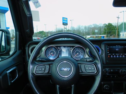 Used 2022 Jeep Wrangler Willys image 2