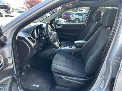 Used 2012 Jeep Grand Cherokee Laredo AWD/4WD image 10