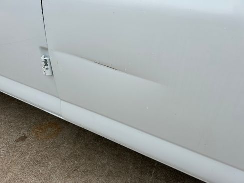 Used 2011 Chevrolet Express 2500 image 24