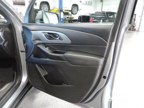 Used 2023 Chevrolet Traverse LT image 15