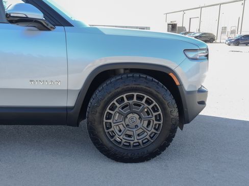 Used 2025 Rivian R1S Adventure image 12
