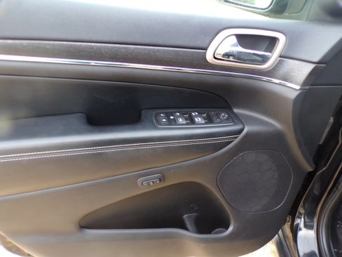Used 2016 Jeep Grand Cherokee Limited image 10
