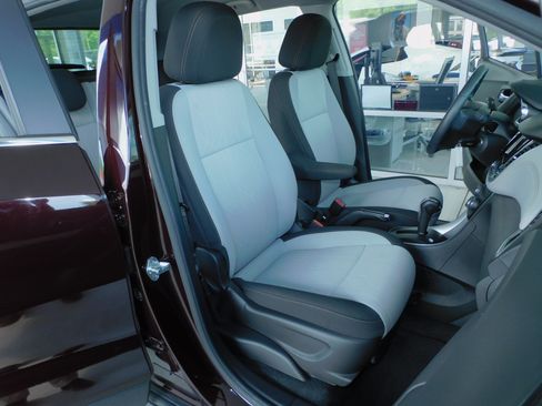 Used 2020 Chevrolet Trax FWD LT w/ 1LT image 19