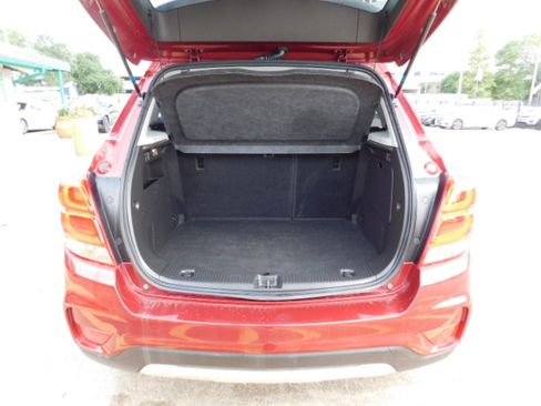 Used 2022 Chevrolet Trax AWD LT w/ 1LT image 6