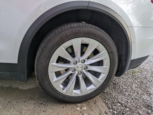 Used 2020 Tesla Model X image 6