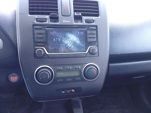 Used 2017 Nissan Leaf S image 15