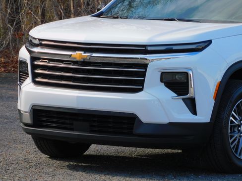 Used 2025 Chevrolet Traverse LT image 10