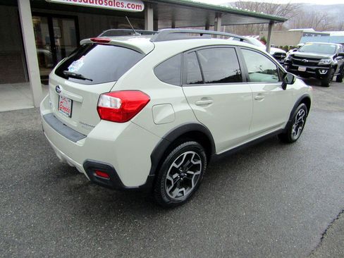 Used 2016 Subaru Crosstrek 2.0i Premium image 3