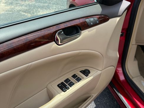 Used 2011 Buick Lucerne CXL FWD image 6