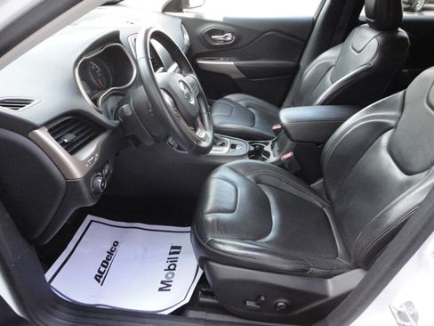 Used 2017 Jeep Cherokee Limited image 11