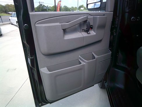 Used 2019 Chevrolet Express 2500 RWD image 10