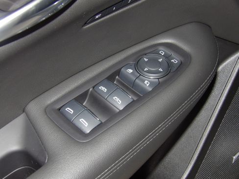 Used 2025 Cadillac XT6 Premium Luxury image 19