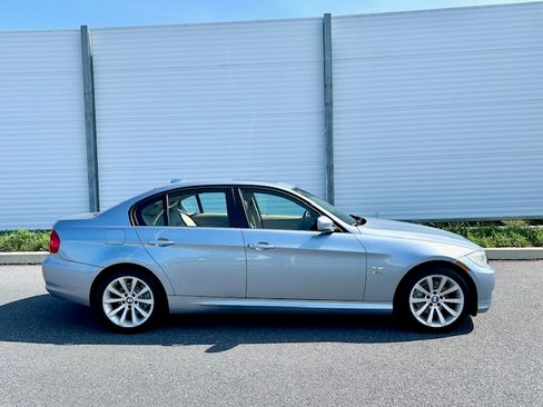 Used 2011 BMW 328i xDrive image 4