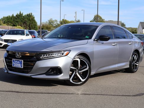 Used 2022 Honda Accord Sport image 2