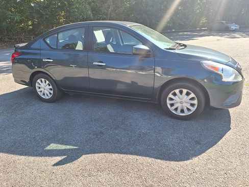 Used 2016 Nissan Versa SV image 5