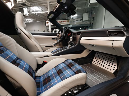 Used 2019 Porsche 911 Targa 4 GTS image 10
