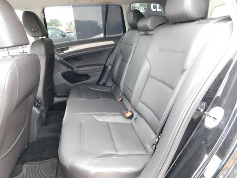 Used 2015 Volkswagen Golf SE image 12