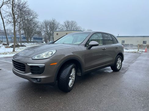 Used 2016 Porsche Cayenne image 3