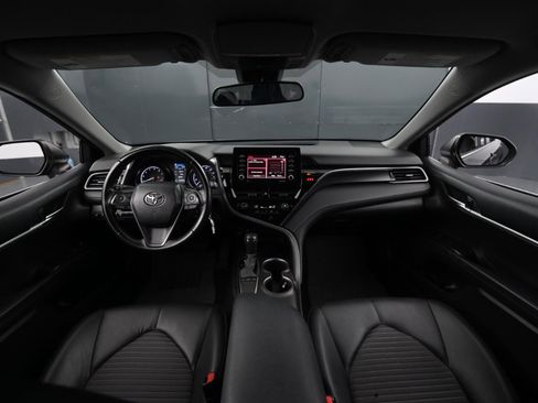 Used 2022 Toyota Camry SE image 19