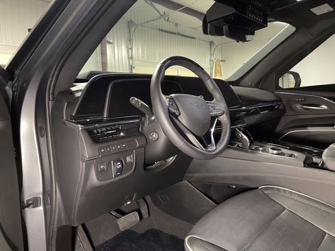 Used 2023 Cadillac Escalade Platinum Luxury image 32