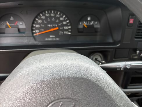 Used 1994 Toyota Pickup 4x4 Regular Cab DX image 12